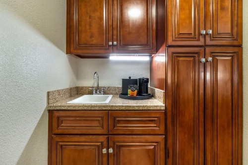 Best Western John Muir Inn - image 40