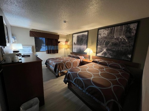 Super 8 by Wyndham Martinsville VA - image 7