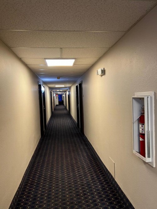 Super 8 by Wyndham Martinsville VA - image 8
