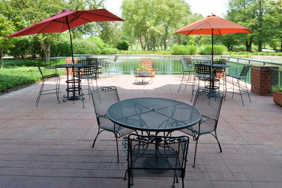 Holiday Inn Express St. Louis Airport - Riverport - image 2