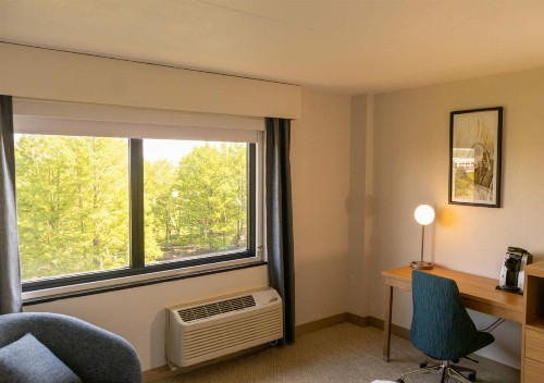 Holiday Inn Express St. Louis Airport - Riverport - image 6