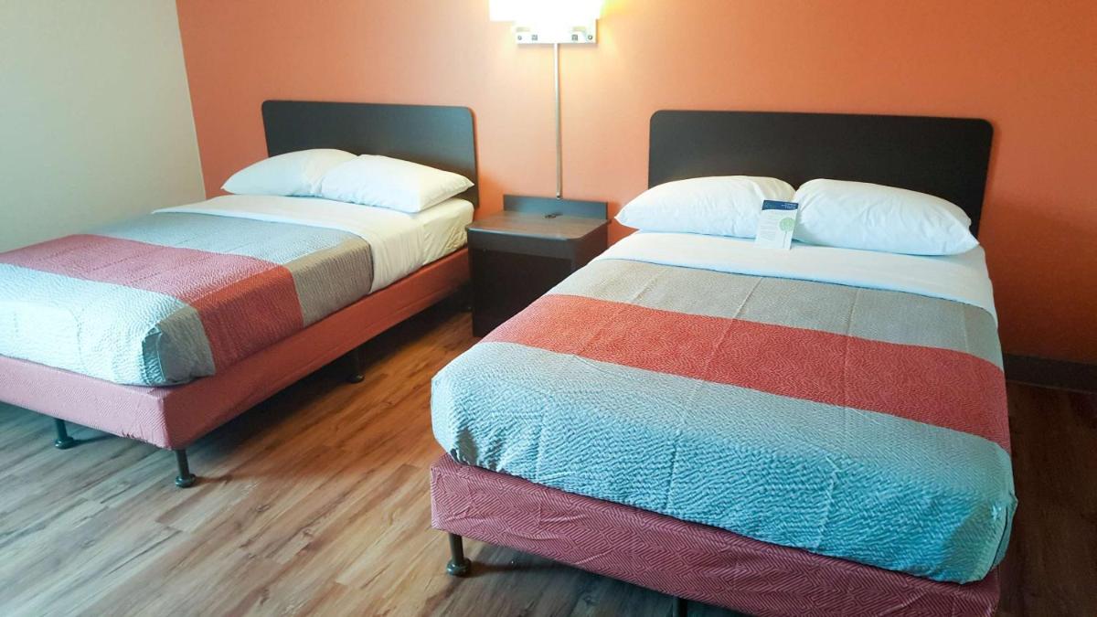 Motel 6-Maryland Heights MO - image 3