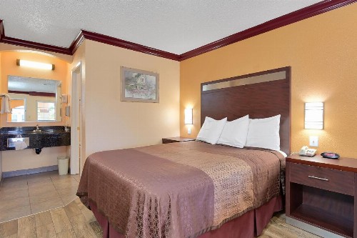 Americas Deluxe Inn- Marysville - image 24