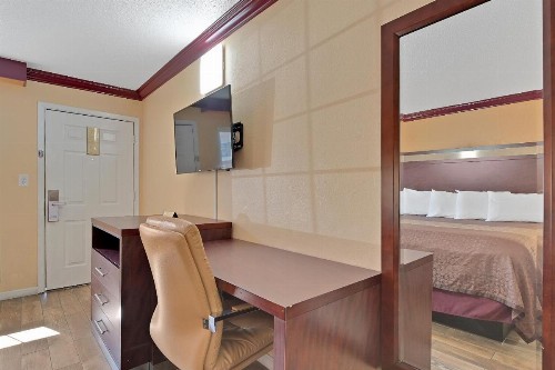 Americas Deluxe Inn- Marysville - image 25