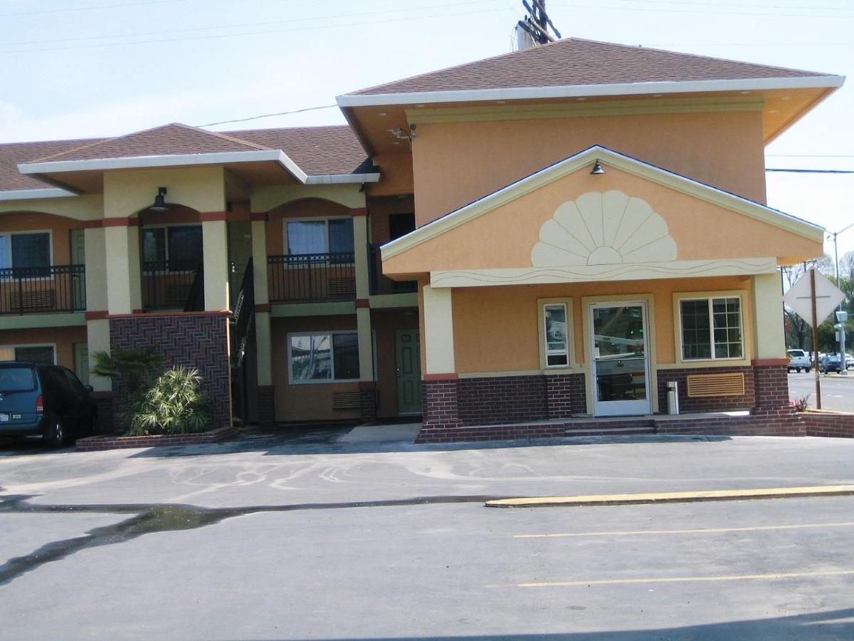 Americas Deluxe Inn- Marysville - image 3