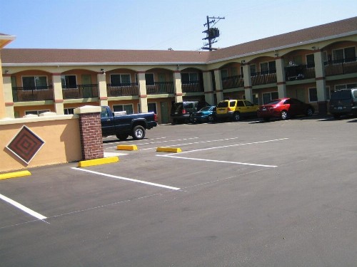 Americas Deluxe Inn- Marysville - image 6