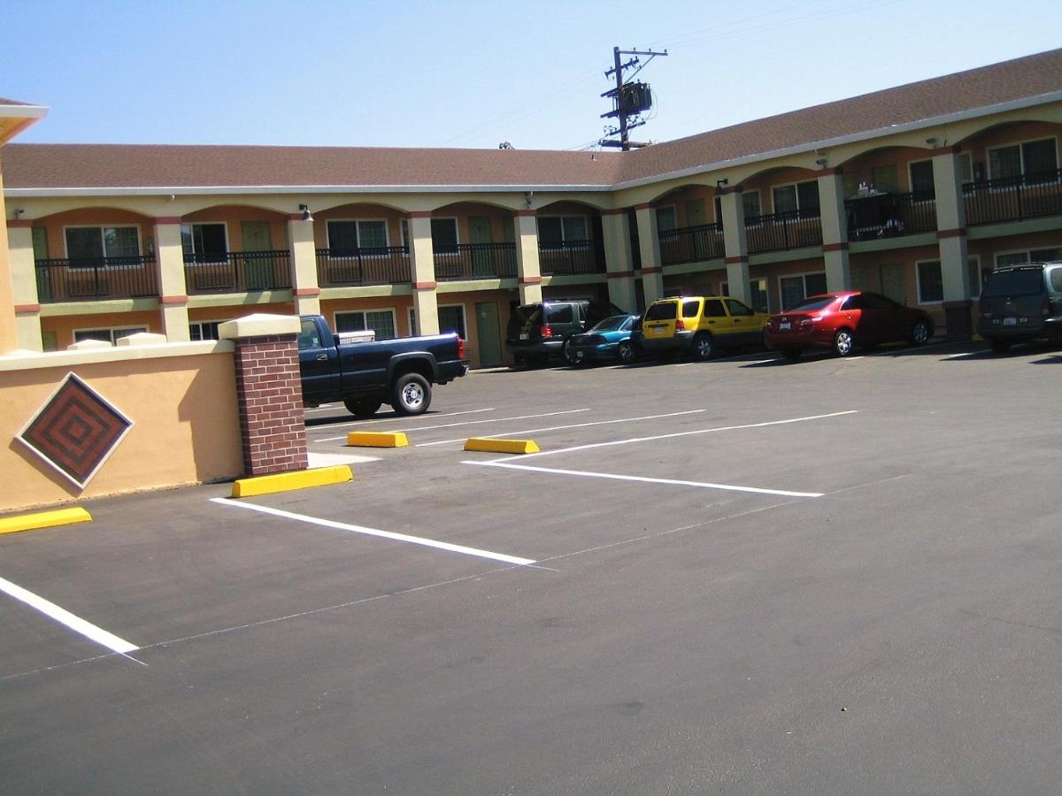 Americas Deluxe Inn- Marysville - image 6
