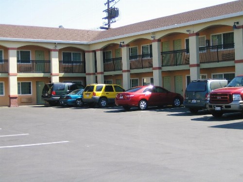 Americas Deluxe Inn- Marysville - image 7