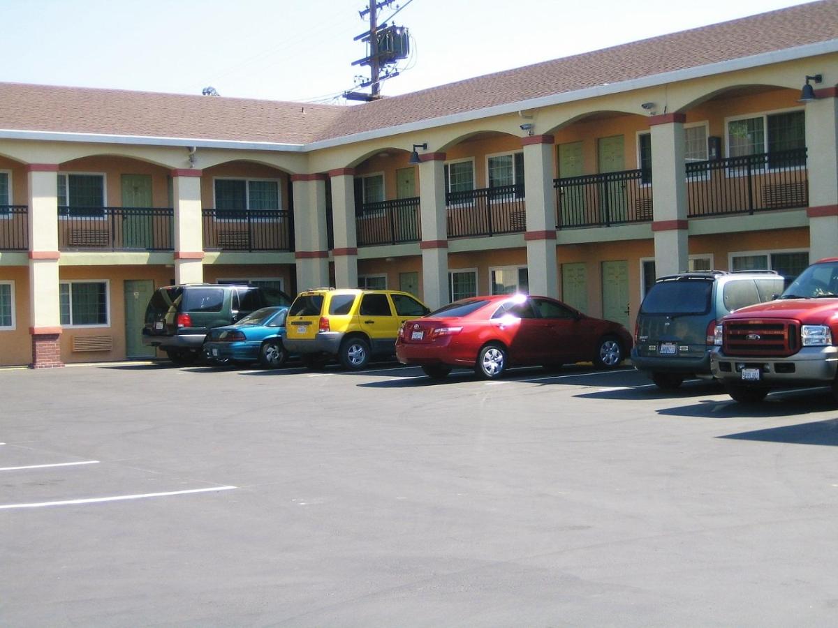 Americas Deluxe Inn- Marysville - image 7