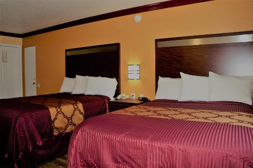 Americas Deluxe Inn- Marysville - image 8
