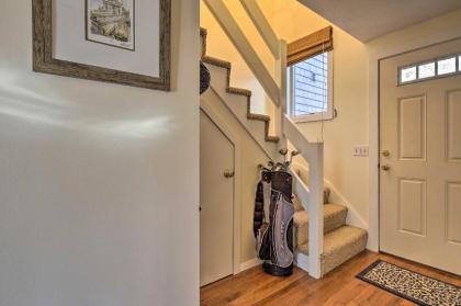 Quaint Cape Cod Condo with Grill 1 Mi to Beach - image 4