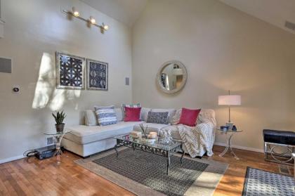 Quaint Cape Cod Condo with Grill 1 Mi to Beach - image 9