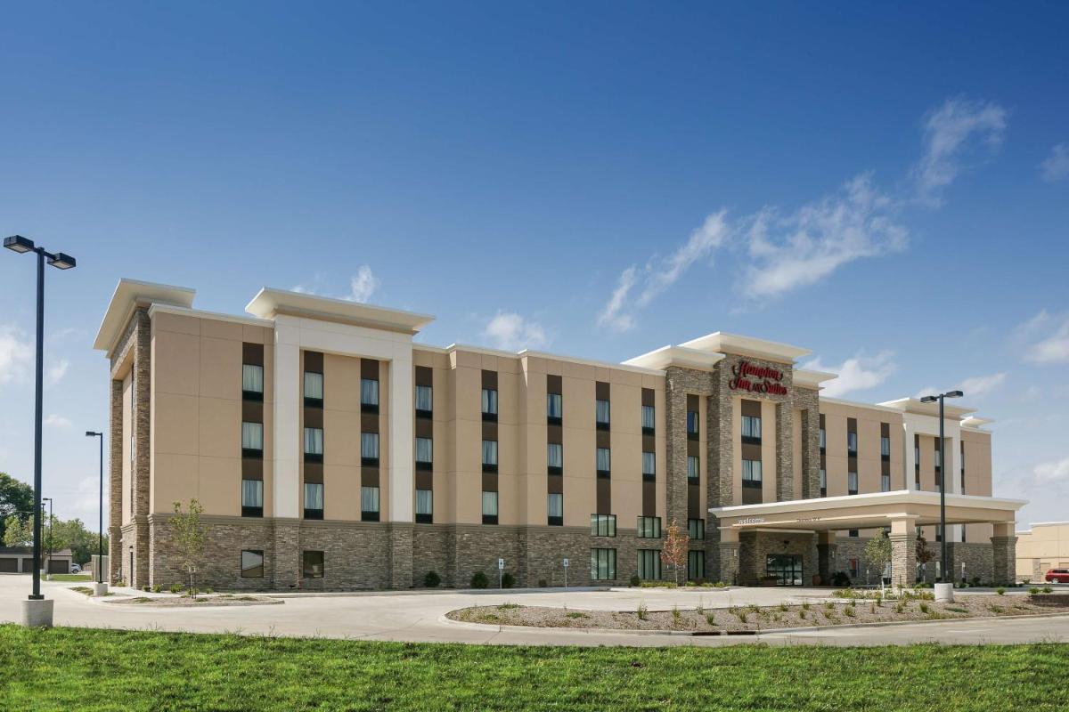 Hampton Inn & Suites Mason City IA - main image