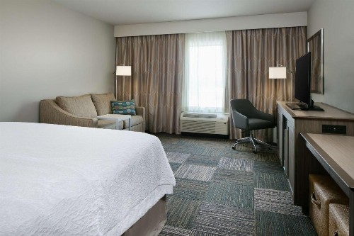 Hampton Inn & Suites Mason City IA - image 13