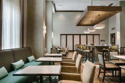 Hampton Inn & Suites Mason City IA - image 3