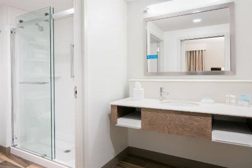Hampton Inn & Suites Mason City IA - image 6