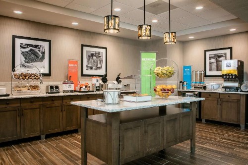 Hampton Inn & Suites Mason City IA - image 8