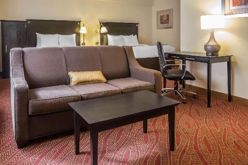 Comfort Inn & Suites LaGuardia Airport - image 16