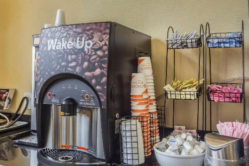 Comfort Inn & Suites LaGuardia Airport - image 17