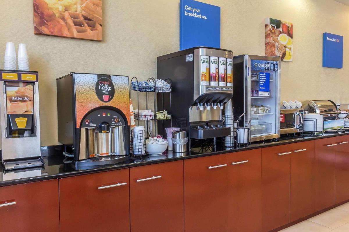 Comfort Inn & Suites LaGuardia Airport - image 2