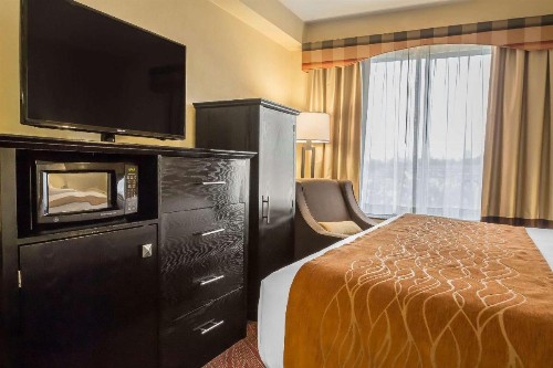 Comfort Inn & Suites LaGuardia Airport - image 20