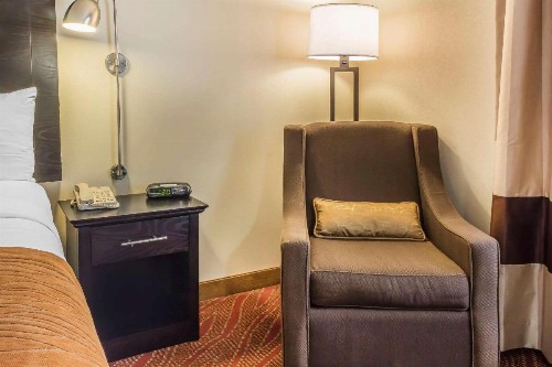 Comfort Inn & Suites LaGuardia Airport - image 23
