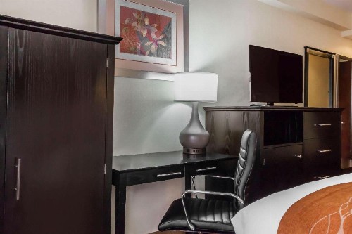 Comfort Inn & Suites LaGuardia Airport - image 36