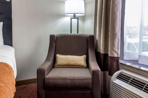 Comfort Inn & Suites LaGuardia Airport - image 4