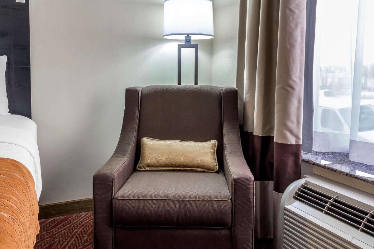Comfort Inn & Suites LaGuardia Airport - image 4