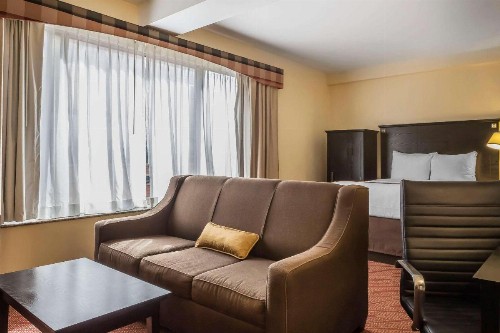 Comfort Inn & Suites LaGuardia Airport - image 8