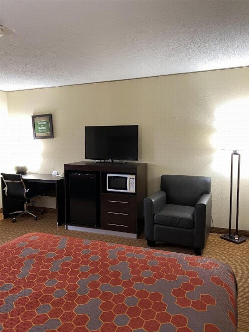 Econo Lodge Massena Hwy 37 - image 17