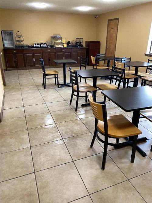 Econo Lodge Massena Hwy 37 - image 18