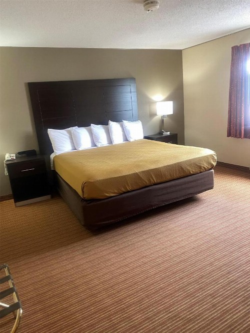 Econo Lodge Massena Hwy 37 - image 21