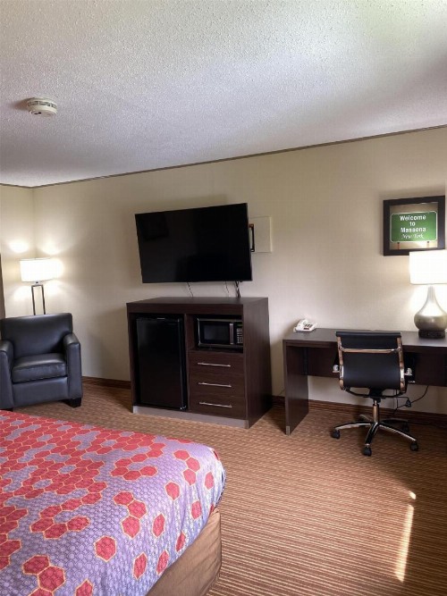Econo Lodge Massena Hwy 37 - image 23
