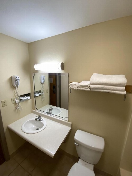 Econo Lodge Massena Hwy 37 - image 25