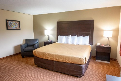 Econo Lodge Massena Hwy 37 - image 3