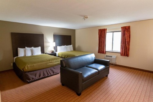 Econo Lodge Massena Hwy 37 - image 4