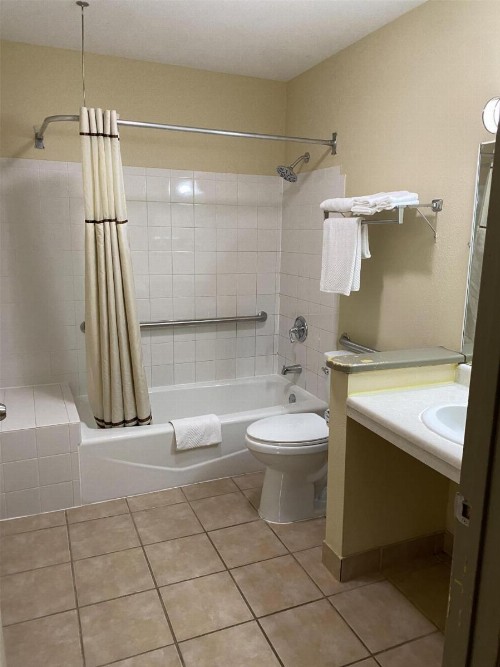 Econo Lodge Massena Hwy 37 - image 5