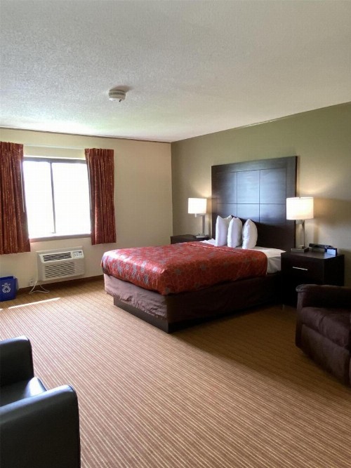 Econo Lodge Massena Hwy 37 - image 6