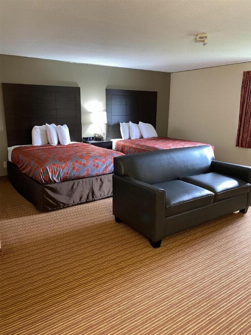Econo Lodge Massena Hwy 37 - image 7