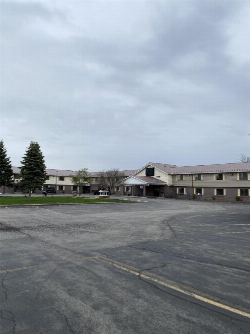 Econo Lodge Massena Hwy 37 - image 8