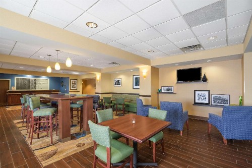 Hampton Inn Maysville - image 2