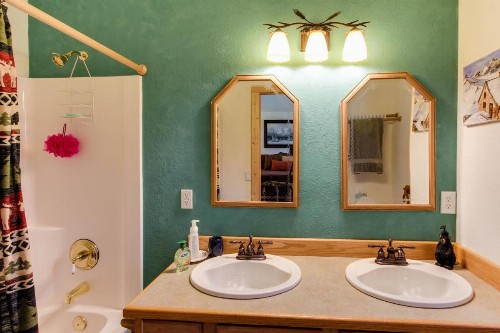 Strawberry Log Cabin Retreat - image 8