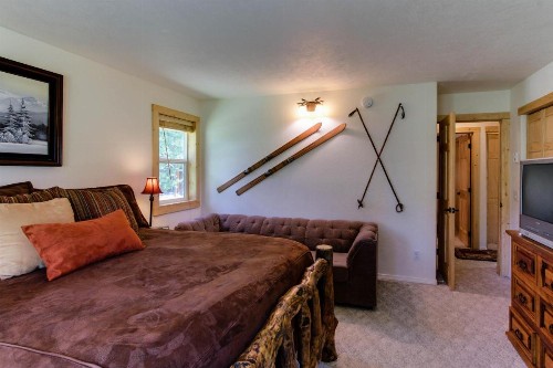 Strawberry Log Cabin Retreat - image 9