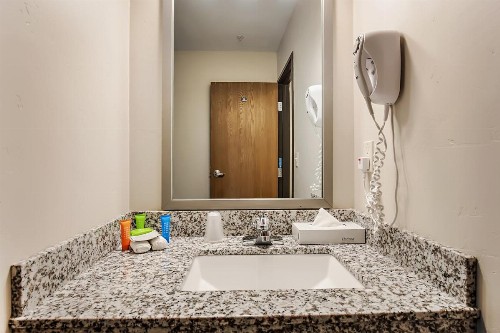 Third Street Inn - image 40