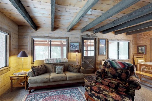 Totorica Cabin - image 10