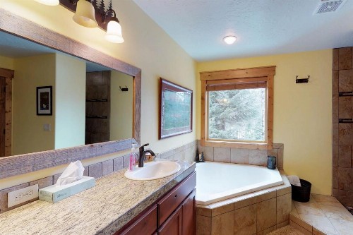 Lazy Bear Lodge - image 5