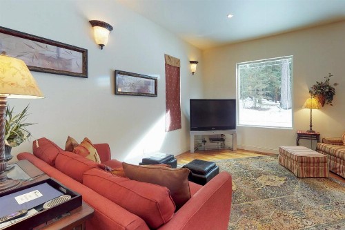 Hunter's Lodge - image 1