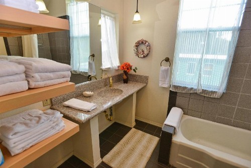 Room with a View - Walk to Downtown Restaurants - Payette Lake - Shopping and Beach - image 11