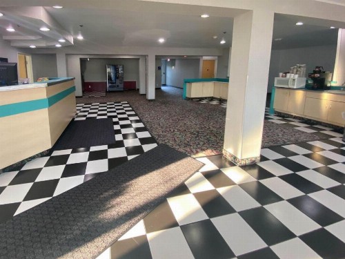 Happy Days Hotel - image 2